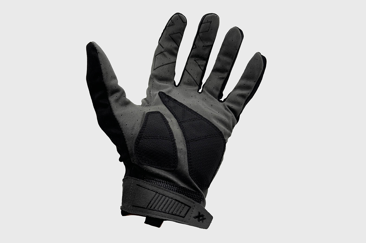 GLOVE – Image 2